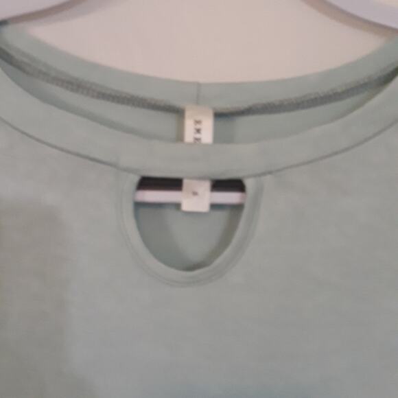 Womens Sz S Green Fairy Keyhole Neckline Ruffle Sleeve Emerald Top - Picture 4 of 8